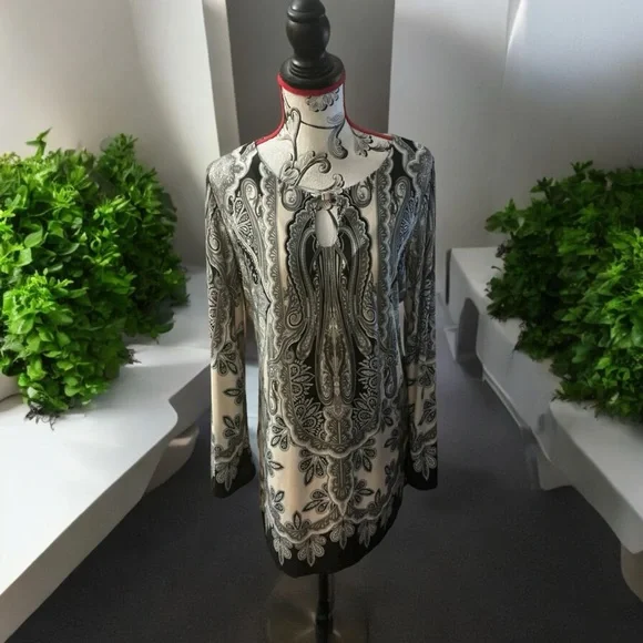 Women Blouse - Picture 1 of 3